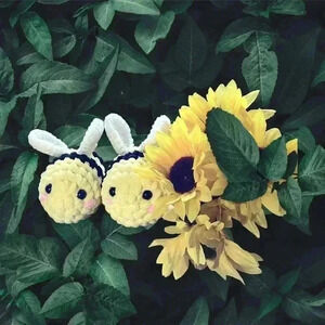 New Bumblebee plush crochet plush